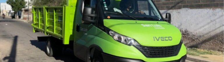 Inauguración de obras viales y presentación de un camión 0 km para carga ligera