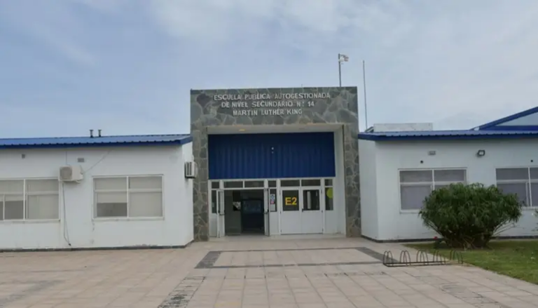 Un alumno intercambió municiones por comida y dinero en la escuela Martin Luther King