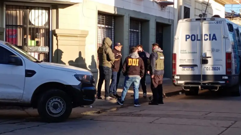 Detienen a 12 personas que cavaban un boquete para robar un Banco Provincia