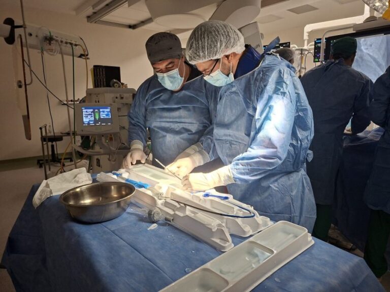 El sistema público de salud realizó seis procedimientos cardíacos complejos en simultáneo