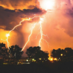 El 2025 nos recibirá con desastres naturales, fuertes tormentas y temperaturas extremas