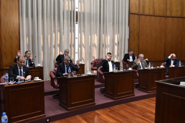 Media sanción a la nueva Ley de Ministerios