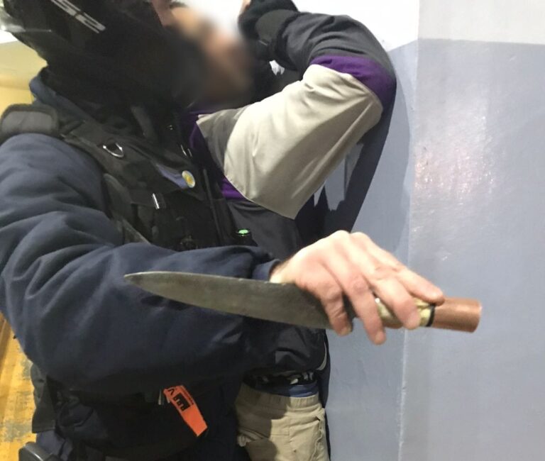 _*Villa Mercedes: demoraron a un sujeto perseguía a una adolescente y tenía un arma blanca en su poder*_