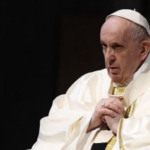 Nostradamus predijo cuándo será la muerte del Papa Francisco y quién podría reemplazarlo: “Un joven de piel oscura…”