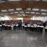 Poggi entregó 307 notebooks e indumentaria a trabajadores de salud