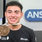 “No estoy solo, hay muchas personas atrás de la barra levantándola conmigo”