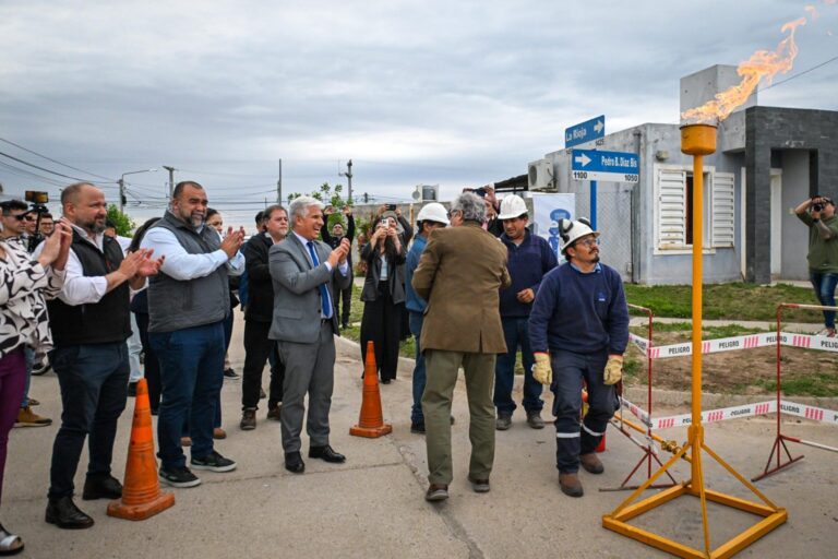 El Gobierno inauguró la red de gas natural en el barrio 1.010 Viviendas de Villa Mercedes