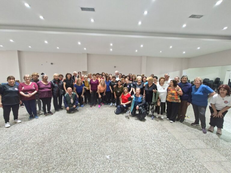 Grandes Amigos Salud: autoridades del Hospital Carrillo visitaron el Centro de Jubilados Provincial