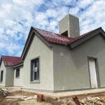 Trabajan en los últimos detalles en las viviendas de Villa de Merlo