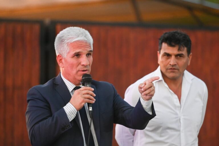 “No solamente vamos a construir viviendas, también vamos a hacer los materiales en Alto Pencoso”