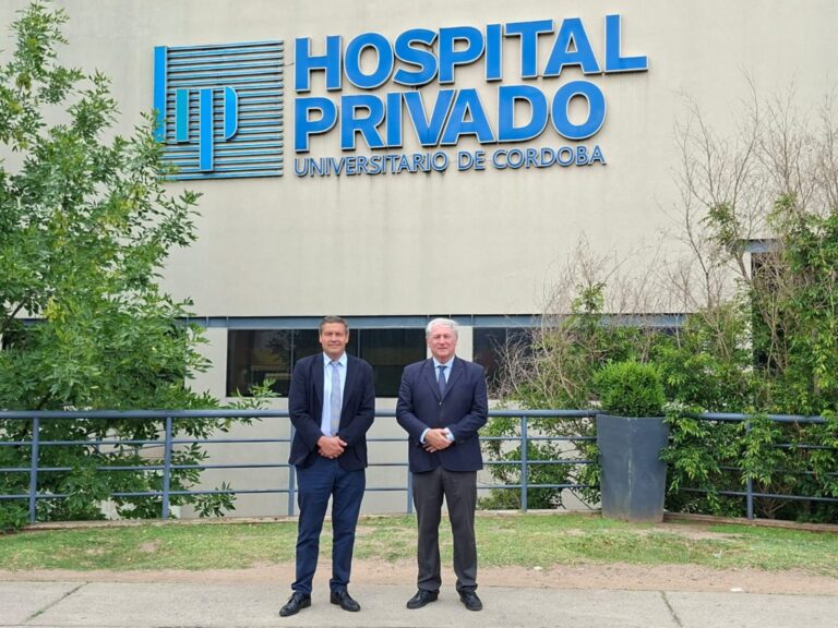 El Hospital Carrillo firmó un convenio para implementar su programa de trasplante hepático