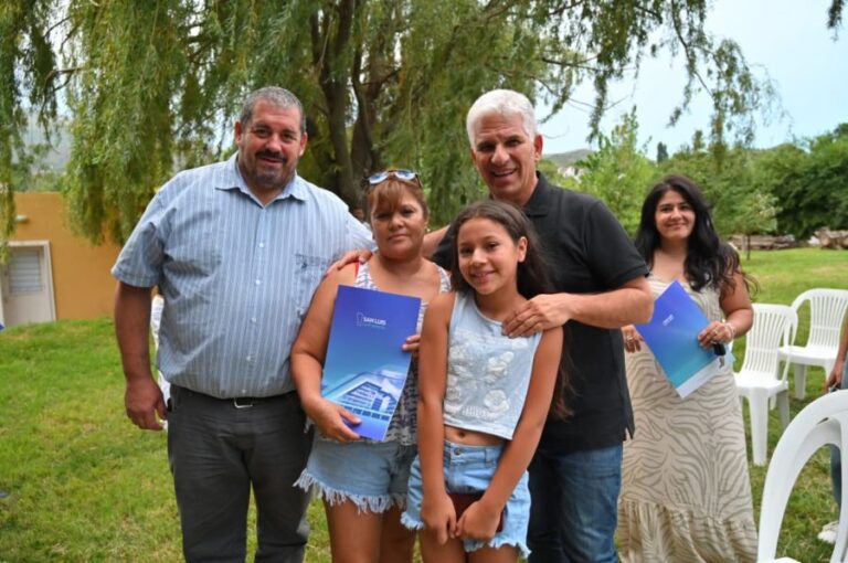 Diez adjudicatarios recibieron sus planos de mensura y podrán escriturar sus hogares