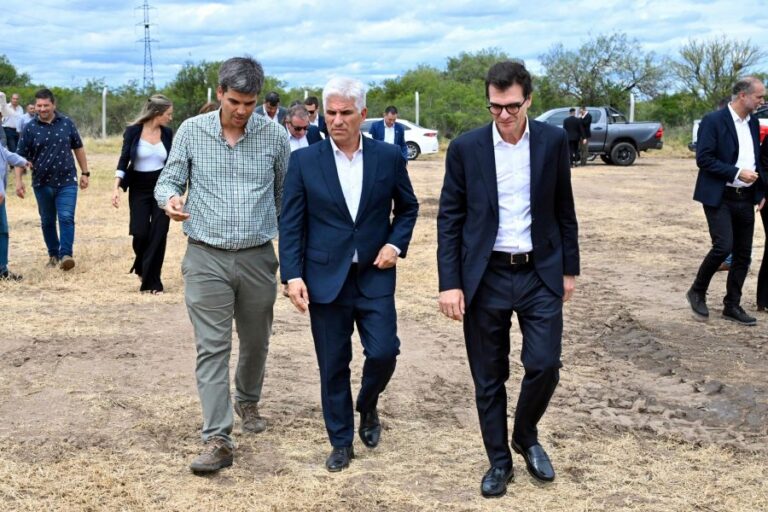 El gobernador Poggi visitó el parque fotovoltaico que Aisa Group construye en Nogolí