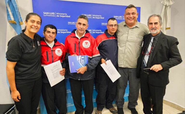 San Luis otorgó beneficios vitalicios a tres bomberos voluntarios por 25 años de servicio