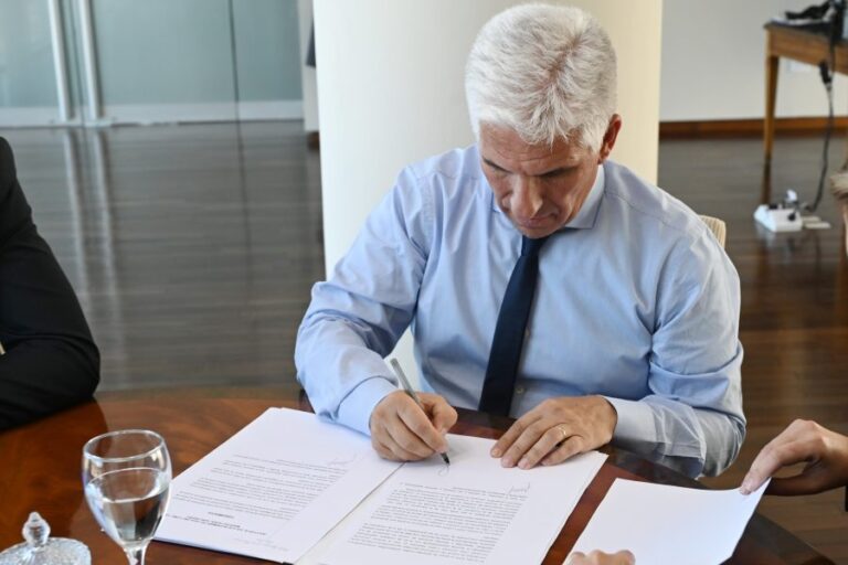 Poggi promulgó la Ley que instituye el 4 de noviembre como el ´Día del Maestro Rural Sanluiseño’