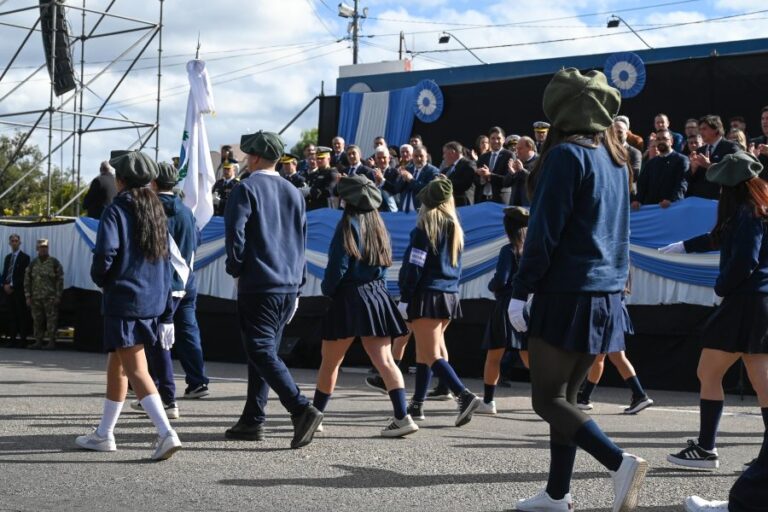 Con el tradicional desfile, San Luis festejó el 216° Aniversario de la Revolución de Mayo