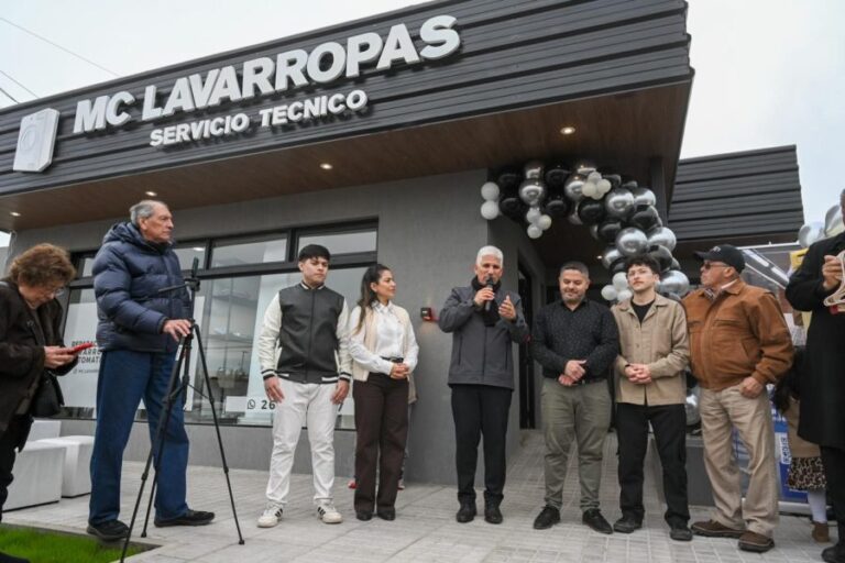 MC Lavarropas inauguró su local de la mano del Gobernador