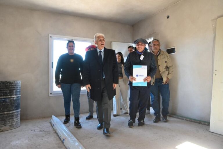 Poggi en Zanjitas: “El 19 de octubre vamos a entregarles la llave de sus casas”
