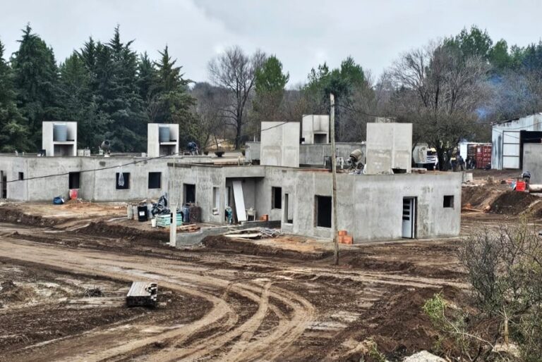 El Gobierno intensifica los trabajos en las 30 viviendas que construye en El Volcán