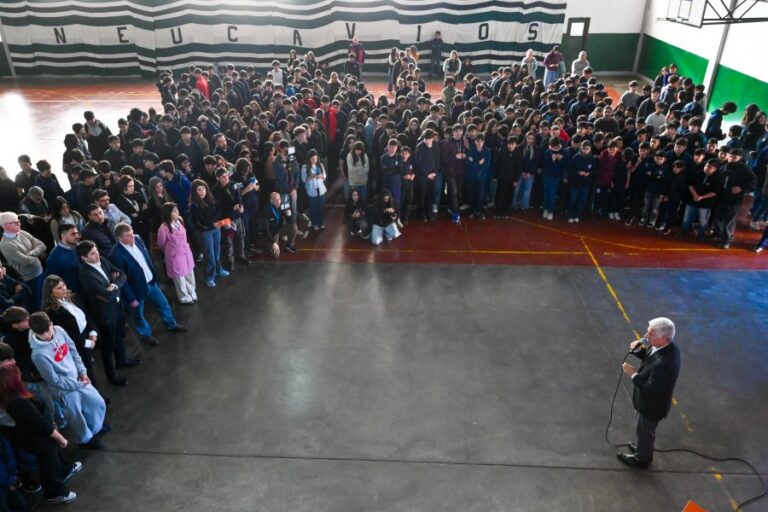 Poggi firmó un decreto para hacer refacciones y mantenimiento en la Escuela Técnica N°9