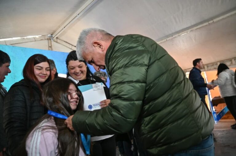Más de 40 familias de tres localidades celebran por primera vez el Día del Niño en la casa propia