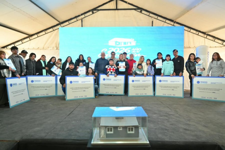 Este sábado comenzó la concreción del sueño de 122 viviendas en 34 municipios