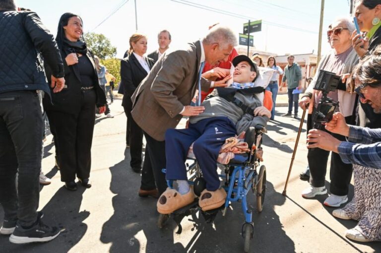Poggi acompañó a Hissa en la inauguración de repavimentación y mejoras en el barrio Pringles