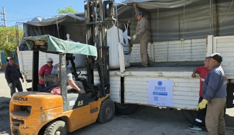 Familias de cinco localidades recibieron materiales para la iniciar la construcción de su vivienda