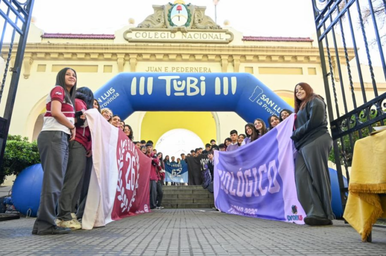Poggi anunció la construcción de un polideportivo cubierto para la Escuela N°2 ‘Juan E. Pedernera’