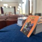 Santiago tiene 13 años y escribió su primer libro